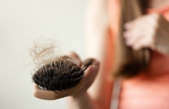 Soğuk Havaların Geldiği Şu Günlerde Kış Şartları Saçlarımızı Döker mi?